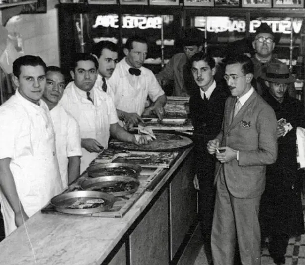 Banchero creo la Fugazzeta Rellena